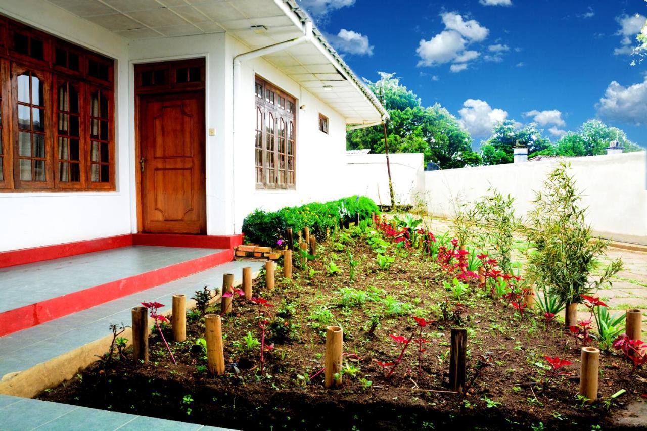 The West Gate Bungalow Nuwara Eliya Exterior foto